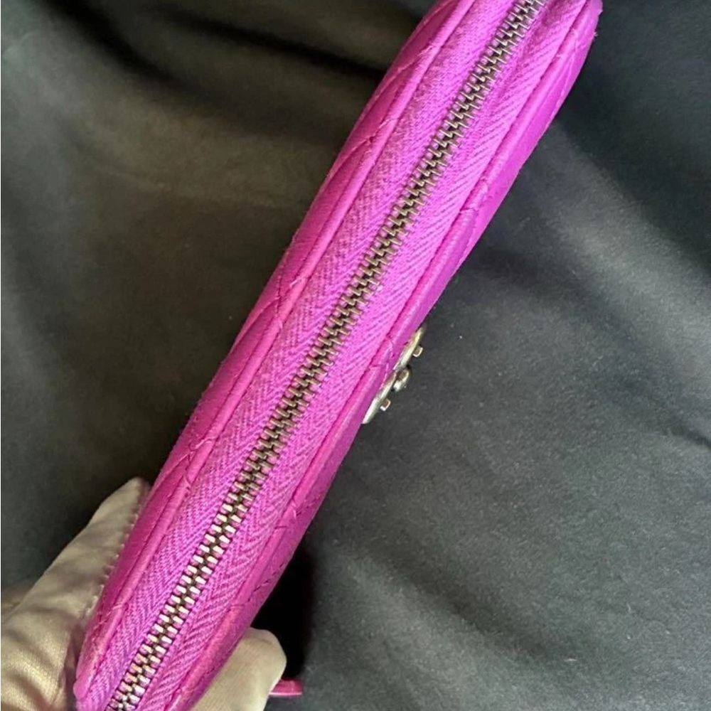 CHANEL SOLD 🔥 Matelasse
Boy Chanel Wallet Round
Zipper hot Pink Lambskin , - Picture 9 of 16